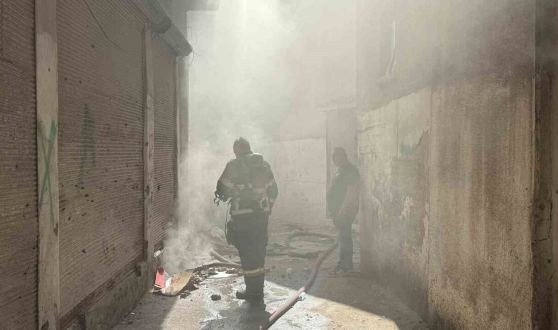Diyarbakır’da ayakkabı deposundaki yangın 22 saat sonra söndürüldü Diyarbakır’ın Sur ilçesinde 5 katlı ayakkabı deposunda çıkan yangın 22