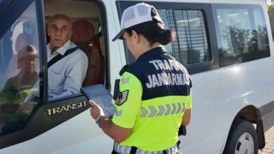 Diyarbakır’da jandarma timleri, yeni eğitim-öğretim dönemiyle birlikte 17 ilçede eş