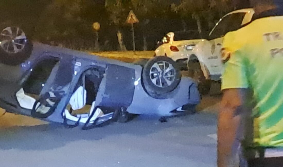Diyarbakır’da otomobil takla attı: 3 yaralı Diyarbakır’ın merkez Sur ilçesinde otomobilin takla atması sonucu meydana gelen