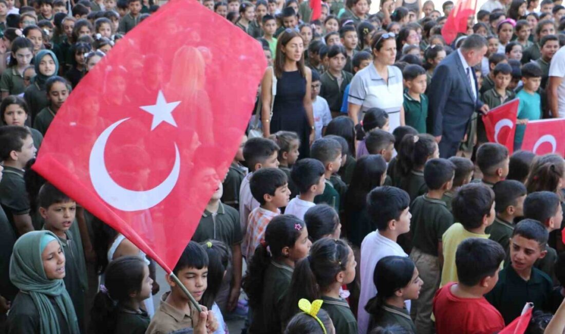 Diyarbakır’da yeni eğitim-öğretim yılının ilk zili çaldı Diyarbakır’da 2025-2026 eğitim öğretim yılı coşku ile başladı. Bağlar ilçesindeki