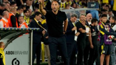 İtalyan Teknik Direktör Domenico Tedesco, Fenerbahçe kariyerindeki ilk maçına galibiyetle