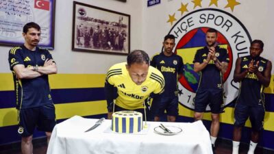 Fenerbahçe Teknik Direktörü Domenico Tedesco için doğum günü kutlaması yapıldı.