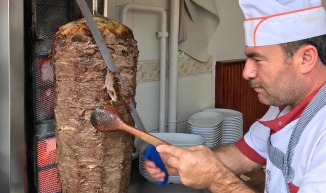 Döner ustası evinde asılı halde bulundu Samsun’un Vezirköprü ilçesinde 55 yaşındaki döner ustası, evinde asılı halde