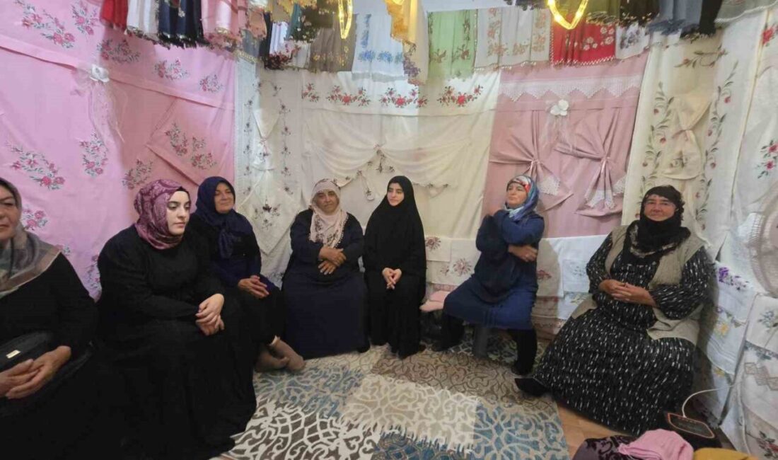 Tokat’ta dünya evine girecek bir gelin annesiyle hazırladığı el emeği