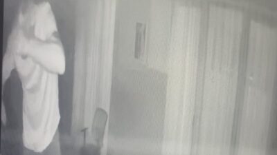 Bursa’nın Osmangazi ilçesinde bir düğün salonuna giren hırsız, güvenlik kameralarının