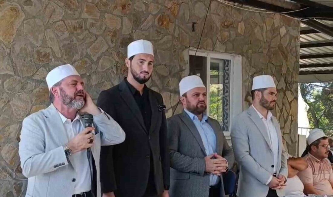 Dünya birincisi hafızlardan Kırkağaç’ta Kur’an ziyafeti Manisa’nın Kırkağaç ilçesinde 29 yıldır aralıksız süren Alifakı hayrı, bu