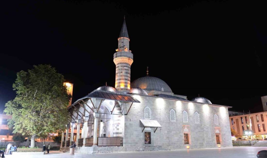 Dünya ikincisi Hafız Ali Turhan, Lala Mustafa Paşa Camii’ne atandı 2018 yılında Tunus’ta 36 ülkenin katılımıyla düzenlenen Kur’an-ı Kerim’i Güzel