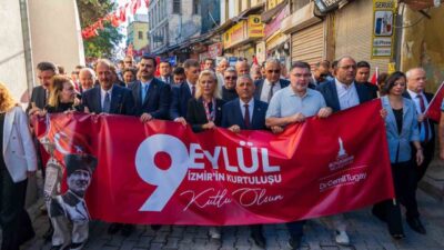 İzmir’in düşman işgalinden kurtuluşunun 103. yıl dönümü kutlamaları ‘Zafer Yürüyüşü’