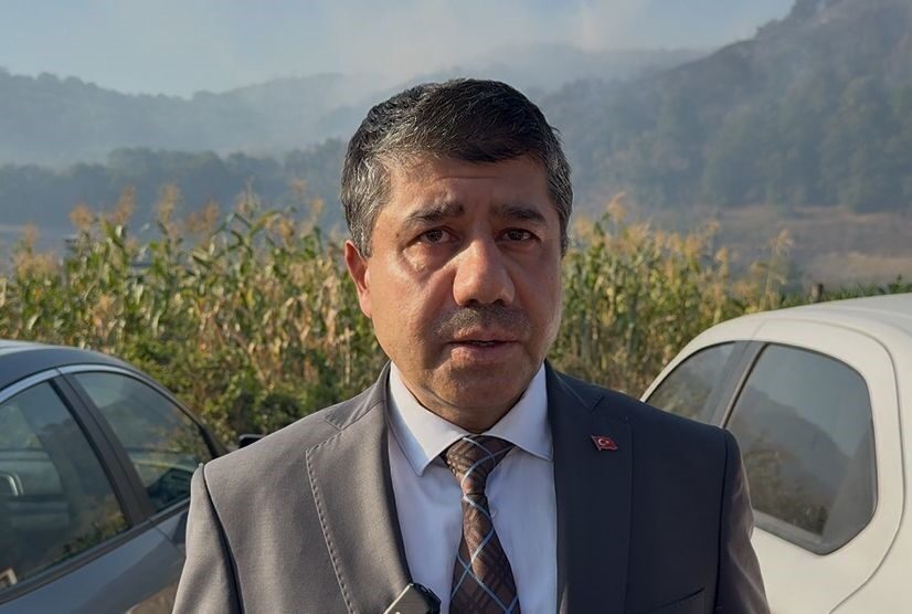 Düzce’deki orman yangını 6. saatinde: Havadan ve karadan müdahale sürüyor Düzce’de ormanlık alanda çıkan yangına ekiplerin havadan ve karadan müdahalesi
