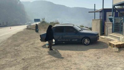 Düzceliler, orman yangınına müdahale eden personellere su, maske, ayran ve