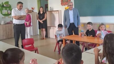 Balıkesir’in Edremit İlçe Milli Eğitim Müdürü Ramazan Esmen ve beraberindeki