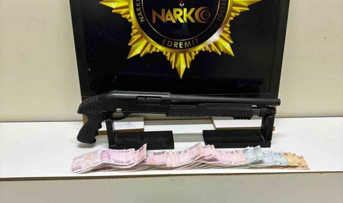 Eedremit’te uyuşturucu operasyonu: bonzai ve silah ele geçirildi Balıkesir’in Edremit ilçesinde polis ekiplerince düzenlenen uyuşturucu operasyonunda sentetik kannabinoid,
