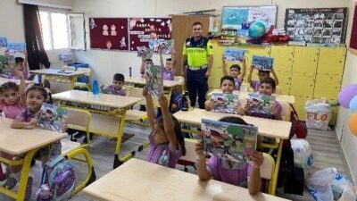 Aydın’ın Efeler ilçesinde jandarma ekiplerince öğrencilere trafik eğitimi verildi. Aydın