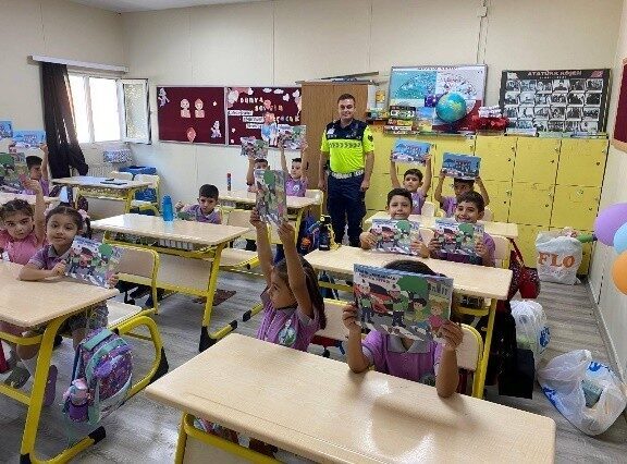 Aydın’ın Efeler ilçesinde jandarma ekiplerince öğrencilere trafik eğitimi verildi. Aydın