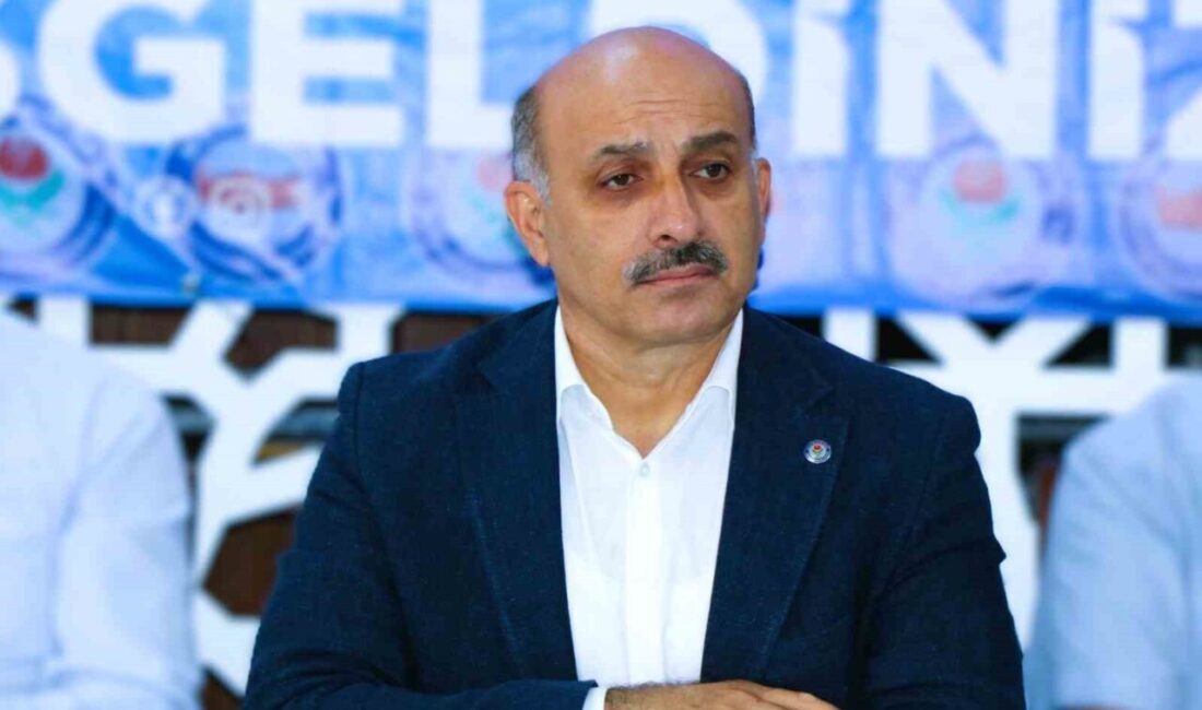 Eğitim-Bir-Sen Adana Şube Başkanı Sarıgeçili: “Eğitim camiası yeni döneme buruk giriyor” Eğitim-Bir-Sen Adana Şube Başkanı Mustafa Sarıgeçili, bir milyonu aşkın eğitim