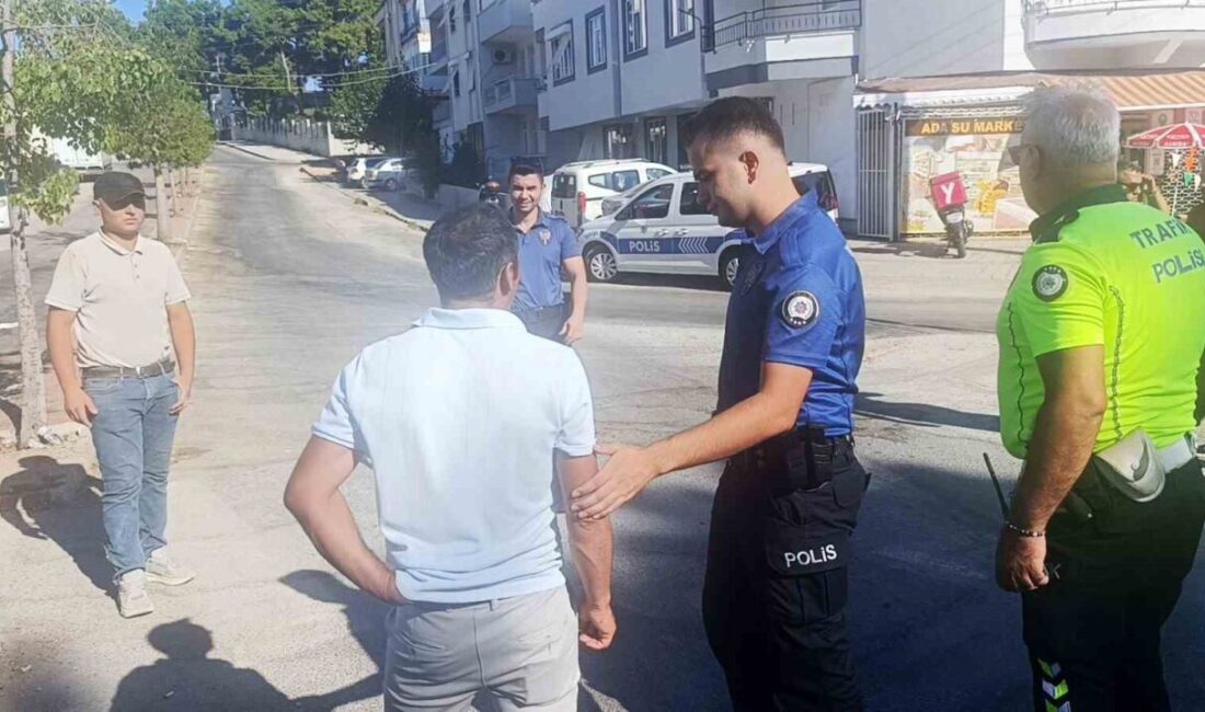 Antalya’nın Manavgat ilçesinde otel servisi ile hafif ticari aracın çarpışması