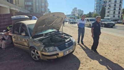 Elazığ’da otomobil ile kamyonun çarpıştığı kaza da maddi hasar meydana