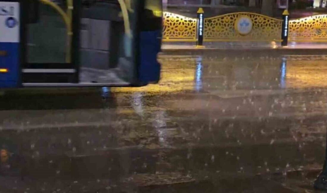 Elazığ’da sağanak yağış Elazığ’da gök gürültülü sağanak yağış etkili oldu. Elazığ’da sağanak yağış