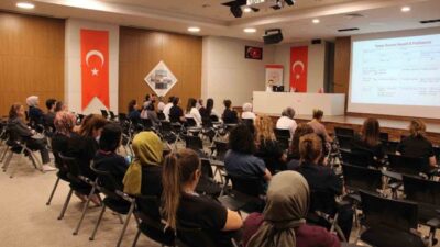 Elazığ Fethi Sekin Şehir Hastanesi’nde sağlık çalışanlarına eğitim verildi. Elazığ