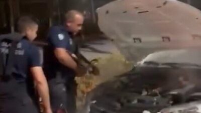 Elazığ’da seyir halindeki bir otomobilde yangın çıktı. Alevler, itfaiye ekiplerinin