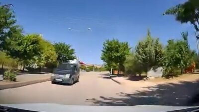 Elazığ’da ters yönde giden hafif ticari araç trafiği tehlikeye atarken,