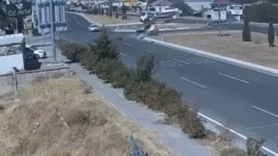 Elazığ’da 2 kişinin yaralandığı trafik kazasının görüntüleri ortaya çıktı. Kaza,