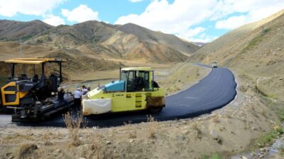 Ağrı’nın Eleşkirt ilçesine bağlı Çatkösedağ grup köy yolunun 3 kilometrelik