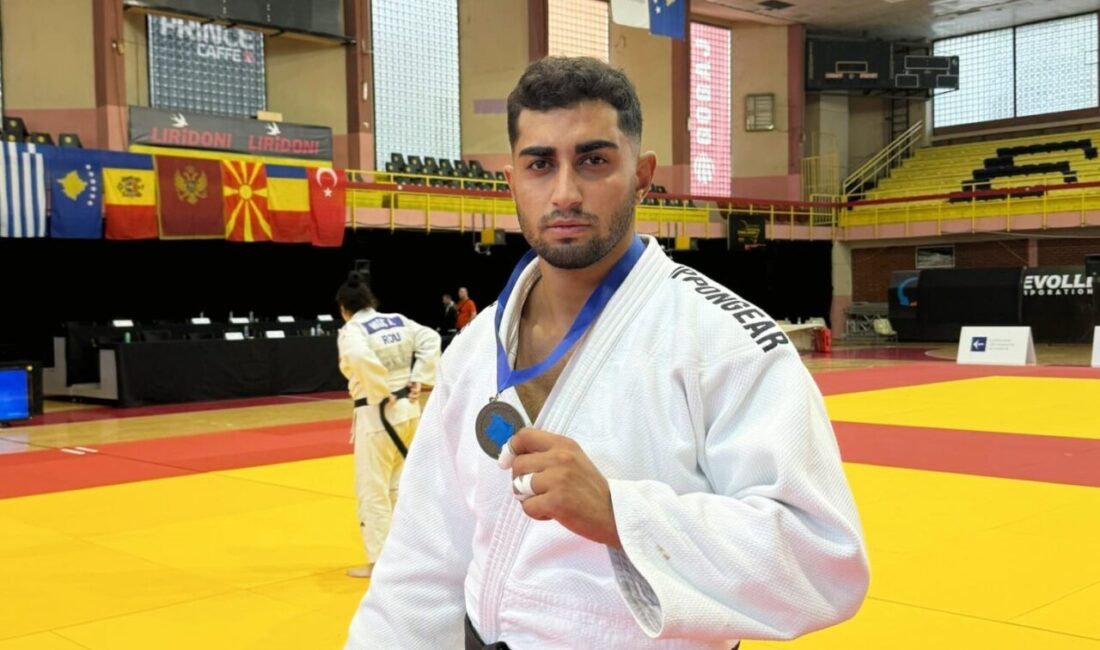 Enes Pınar’dan bronz madalya Yunusemre Belediyespor’un milli judocusu Enes Pınar, Kosova’da düzenlenen Büyükler Balkan
