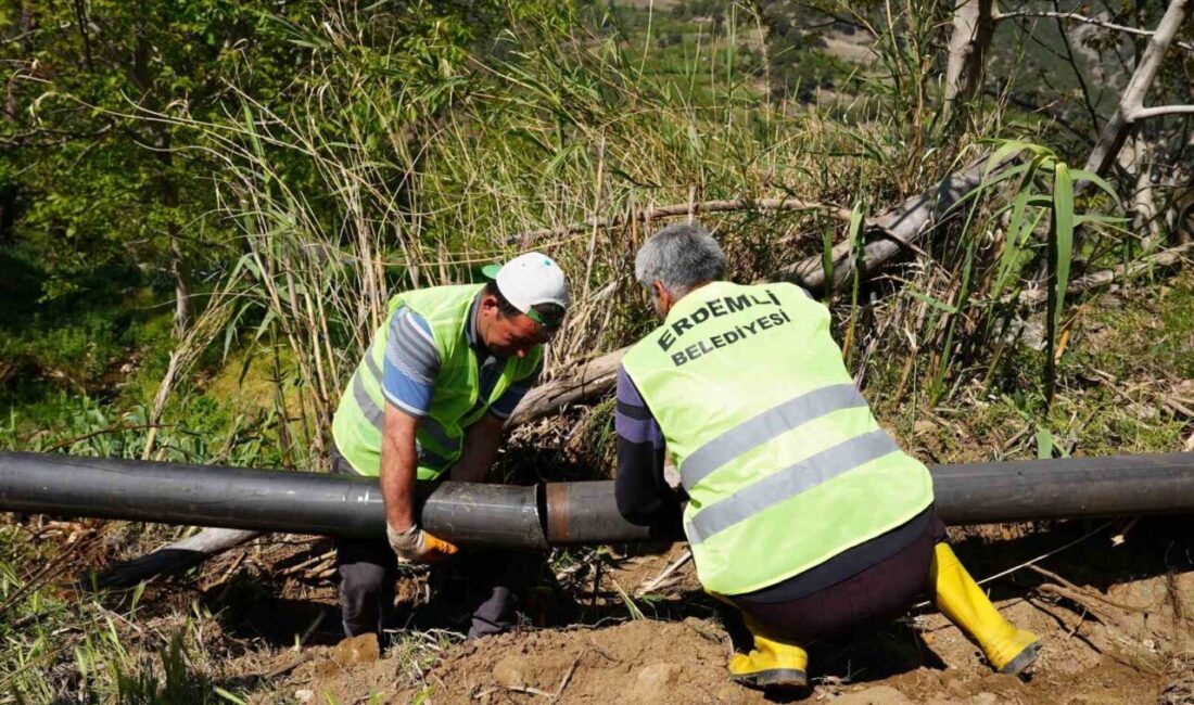 Erdemli Belediyesinden üreticilere 32 bin metre sulama borusu desteği Mersin’in Erdemli Belediyesinin, tarımsal üretimin sürdürülebilirliğini sağlamak, kuraklıkla mücadele etmek