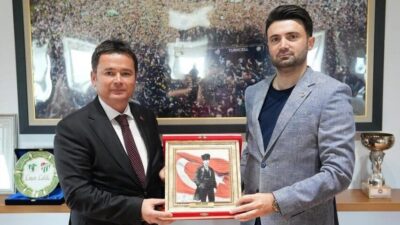 Osmangazi Belediye Başkanı Erkan Aydın, Özlüce İbrahim Yazıcı Tesisleri’nde Bursaspor’u
