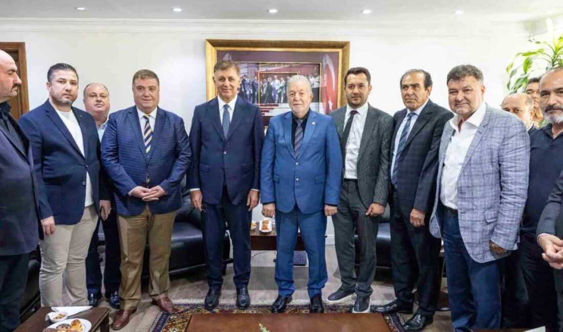 İzmir Büyükşehir Belediye Başkanı Cemil Tugay, İzmir Esnaf ve Sanatkarlar