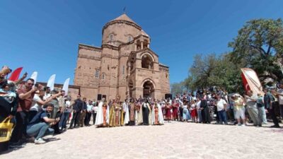 Kültür ve Turizm Bakanlığının özel izniyle yılda bir kez ibadete