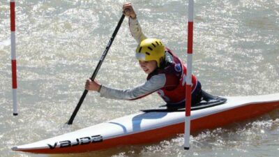 Erzincan’da dün başlayan Akarsu Kano Slalom Türkiye Kupası yarışları, bugün