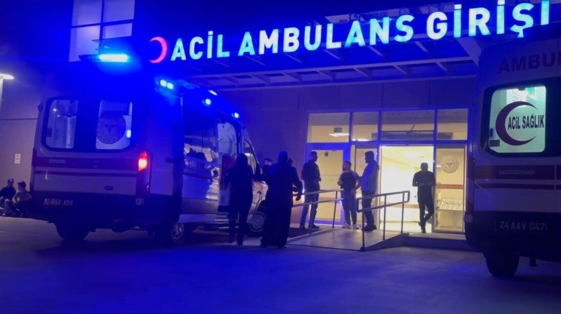 Erzincan’da düğün yemeğinden 106 kişi zehirlendi Erzincan’ın Üzümlü ilçesine bağlı Altınbaşak beldesinde düğünde yedikleri yemek sonrası