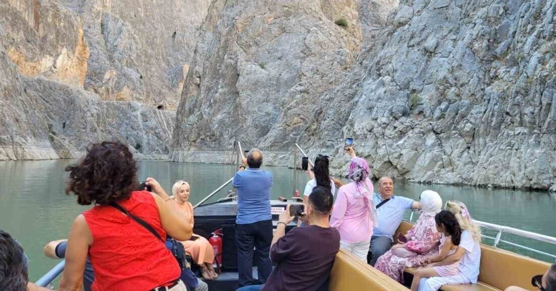 Erzincan’ın Kemaliye ilçesinde bulunan dünyanın ikinci büyük kanyonu Karanlık Kanyon’da