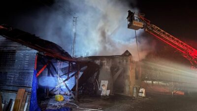 Erzincan Kavakyolu Mahallesi’nde Eftal Savaş’a ait evin müştemilatında çıkan yangın,