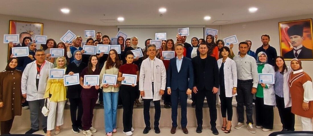 Erzincan’da sağlık çalışanlarına ‘Anne Sütü ve Emzirme Danışmanlığı Eğitimi’ verildi Erzincan’da sağlık çalışanlarına yönelik ‘Anne Sütü ve Emzirme Danışmanlığı Eğitimi’