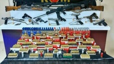 Erzincan polisinin düzenlediği silah operasyonunda 11 adet ruhsatsız tabanca, 8