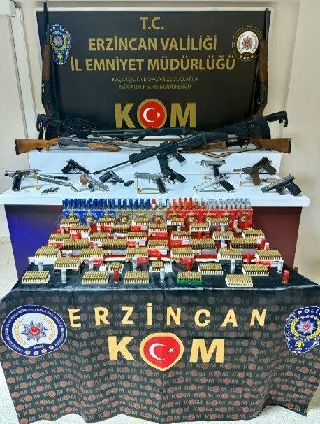 Erzincan’da silah operasyonu; 13 şüpheli yakalandı, 11 tabanca, 8 tüfek ele geçirildi Erzincan polisinin düzenlediği silah operasyonunda 11 adet ruhsatsız tabanca, 8