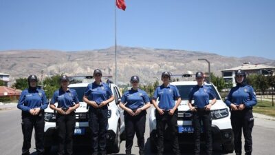 Erzincan İl Emniyet Müdürlüğünün bütün birimlerinde görev yapan kadın polisler,