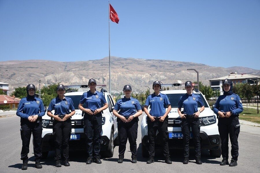 Erzincan’ın kadın polisleri 7/24 görevlerinin başında, halkın yanında Erzincan İl Emniyet Müdürlüğünün bütün birimlerinde görev yapan kadın polisler,