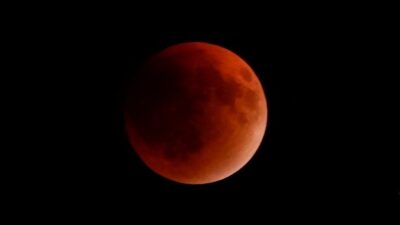 Erzurum’da “Kanlı Ay” tutulması net bir şekilde görüntülendi. “Kanlı Ay”