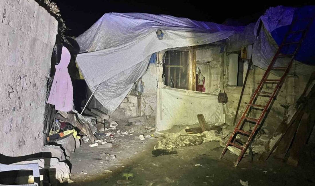 Erzurum’da evin çatısı çöktü: 3 ölü, 2 yaralı Erzurum’un Pasinler ilçesinde bir evin çatısının çökmesi sonucu enkaz altında