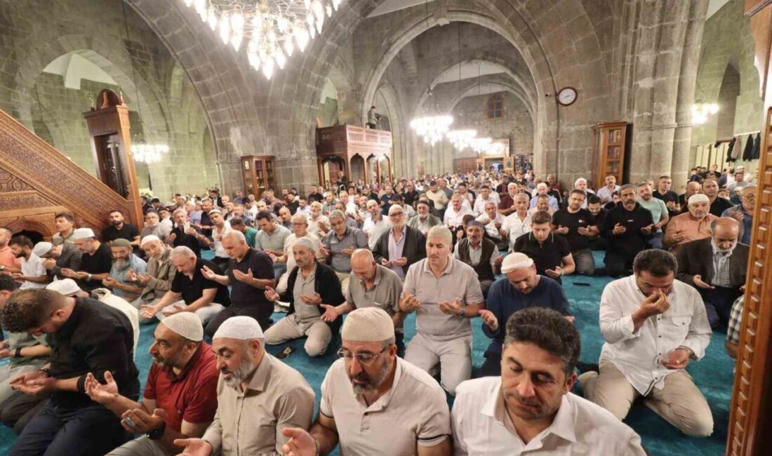Mevlid Kandili dolayısıyla Erzurum’da başta Ulu Camii olmak üzere çok