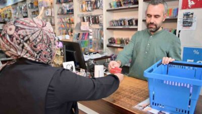 Esenyurt Belediyesi, öğrencilerin eğitim hayatına katkı sunmak için Eskart uygulamasıyla