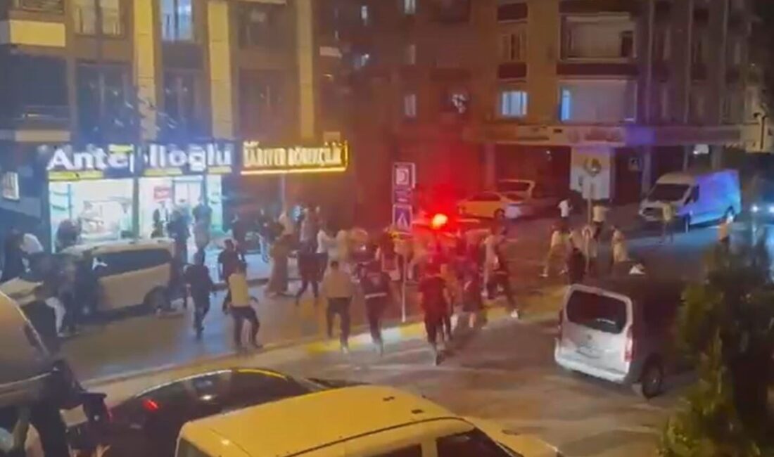 Esenyurt’ta düğün çıkışı ortalık karıştı Esenyurt’ta düğün çıkışı Vanlı iki akraba aile arasında tekme tokat