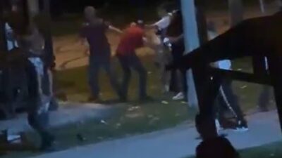 İstanbul Esenyurt’ta gençler arasında bilinemeyen bir nedenle tekmeli yumruklu kavga