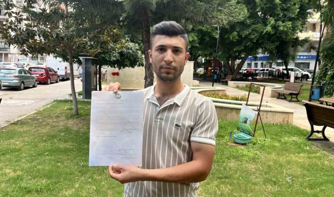 Adana’ya dönen eşini otogarda balonlar ve yazılar ile süslediği otomobiliyle