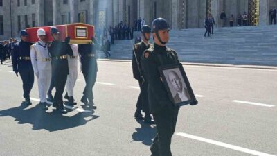 Eski TBMM Başkanı Cahit Karakaş için TBMM’de tören düzenlendi. Karakaş
