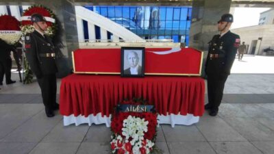 Eski Türkiye Büyük Millet Meclisi Başkanı Cahit Karakaş, Ahmet Hamdi